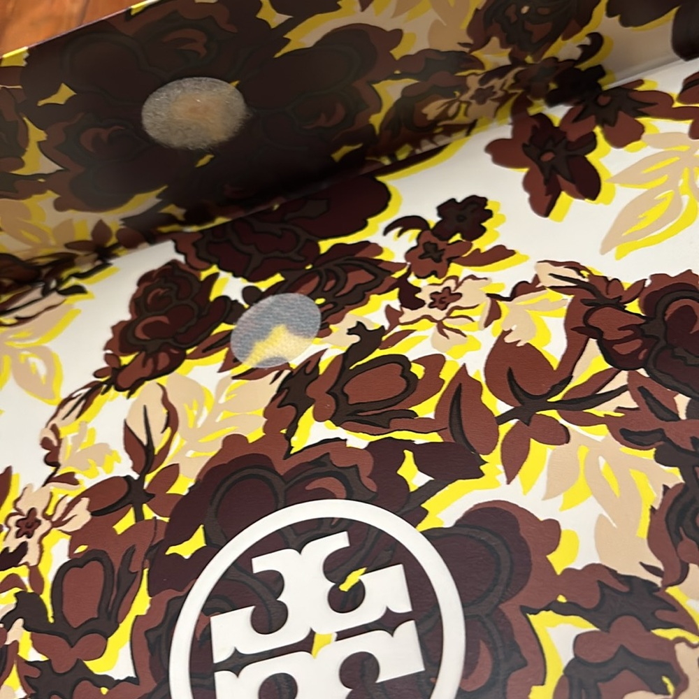 Tory Burch Floral Patterned Gift Bag - Picture 4 of 7